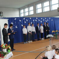 Zdjęcie ilustracyjne wiadomości: Zakończenie roku szkolnego w Szkole Podstawowej w Librantowej. Pożegnaliśmy ósmoklasistów oraz odchodzącego na emeryturę księdza Henryka Osorę.
 #14