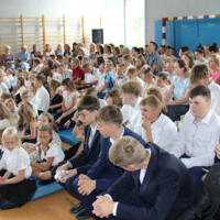 Zdjęcie ilustracyjne wiadomości: Zakończenie roku szkolnego w Szkole Podstawowej w Librantowej. Pożegnaliśmy ósmoklasistów oraz odchodzącego na emeryturę księdza Henryka Osorę.
 #32