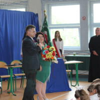 Zdjęcie ilustracyjne wiadomości: Zakończenie roku szkolnego w Szkole Podstawowej w Librantowej. Pożegnaliśmy ósmoklasistów oraz odchodzącego na emeryturę księdza Henryka Osorę.
 #72