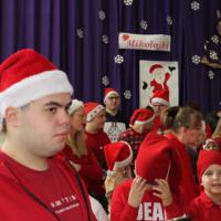Święty Mikołaj w oddziałach specjalnych Szkoły Podstawowej w Chełmcu